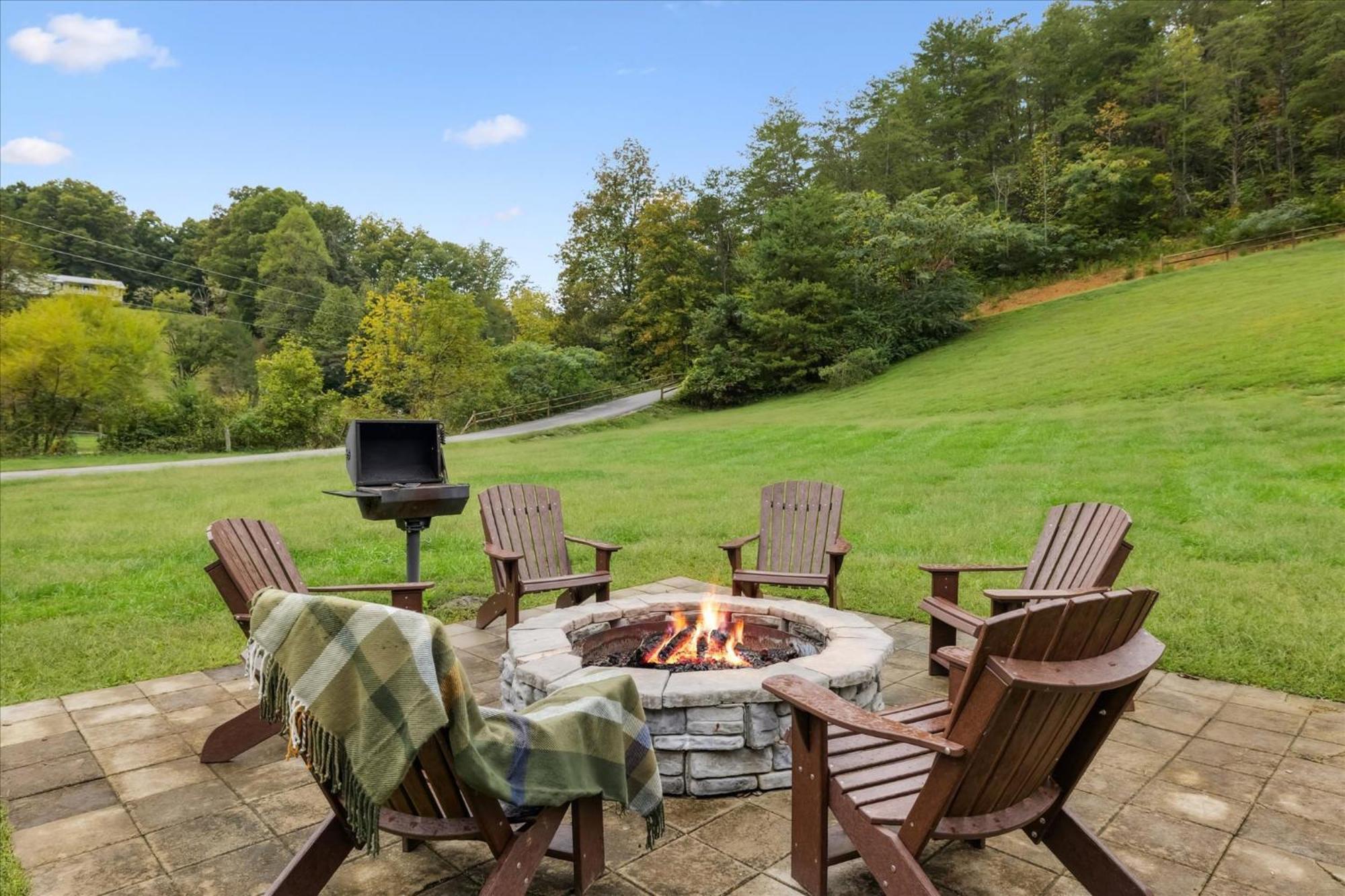 Hot Tub Fire Pit Game Room Theater Easy Access Sleeps 12 - Black Bear Lodge Pigeon Forge Exterior foto